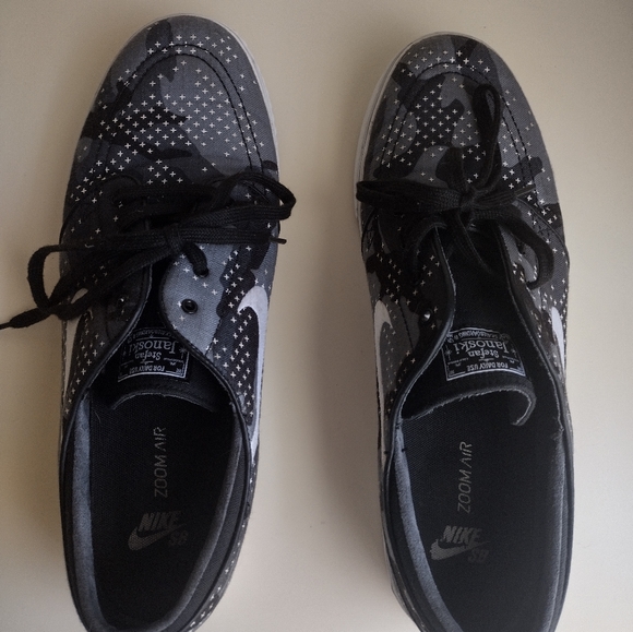 Nike Zoom SB Stefan Janoski Sneakers - Picture 6 of 9